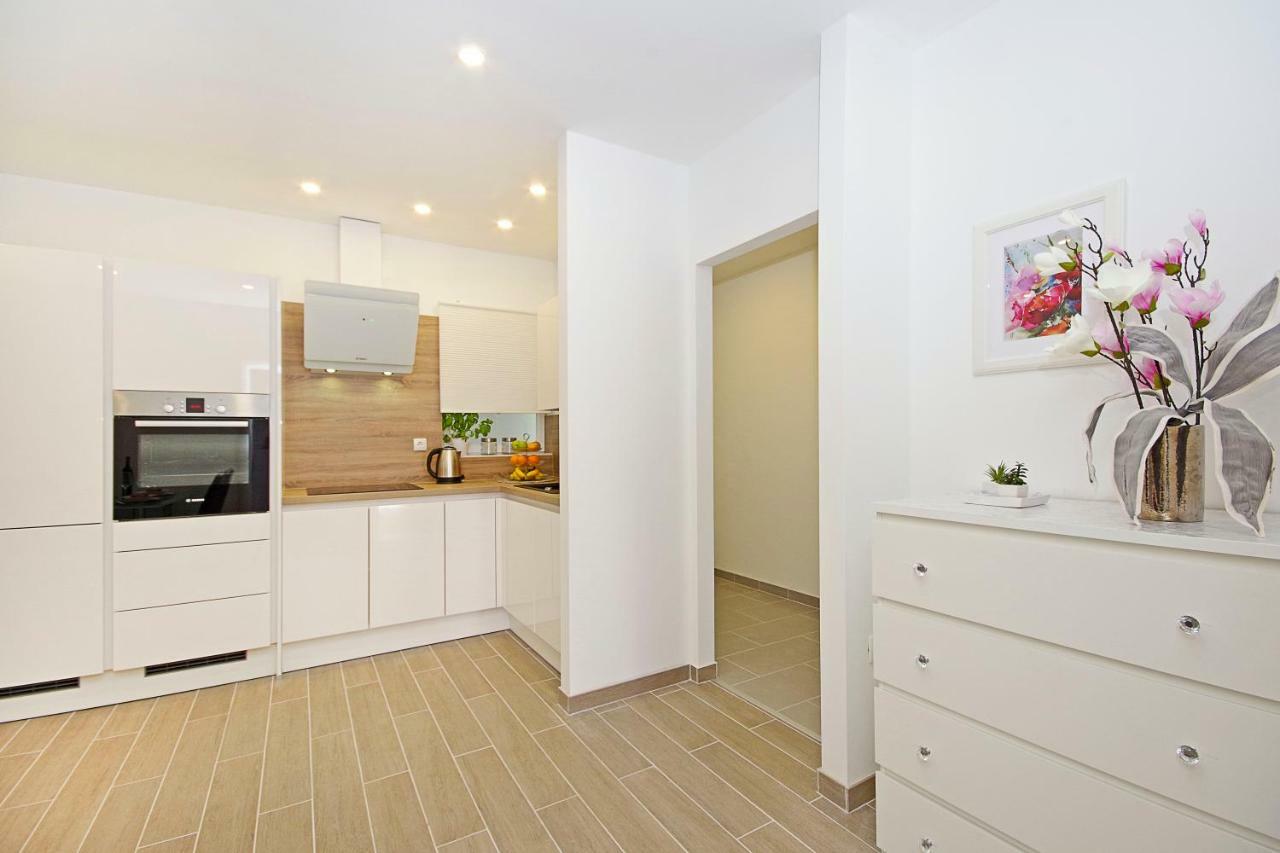 Apartment Mira Makarska Ngoại thất bức ảnh
